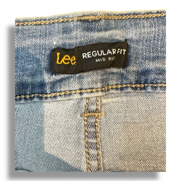 Women’s 24w Lee Regular Fit Mid Rise Classic Light Wash Jean Shorts - Picture 2 of 6